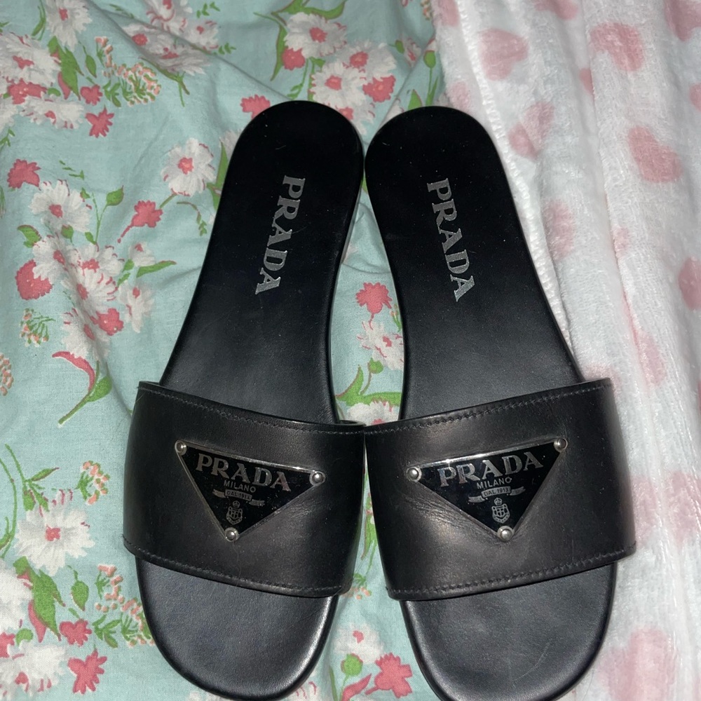 PRADA SLIDES